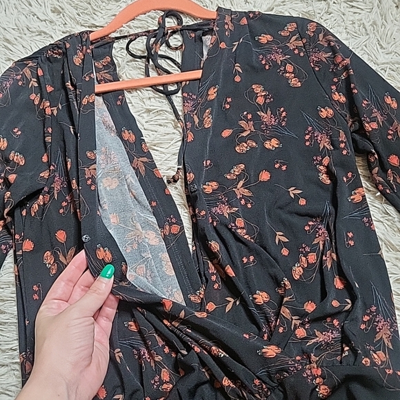 *SOLD* BCBGeneration Bodysuit Faux Wrap Open Back with Tie Floral Fall S - Picture 4 of 11